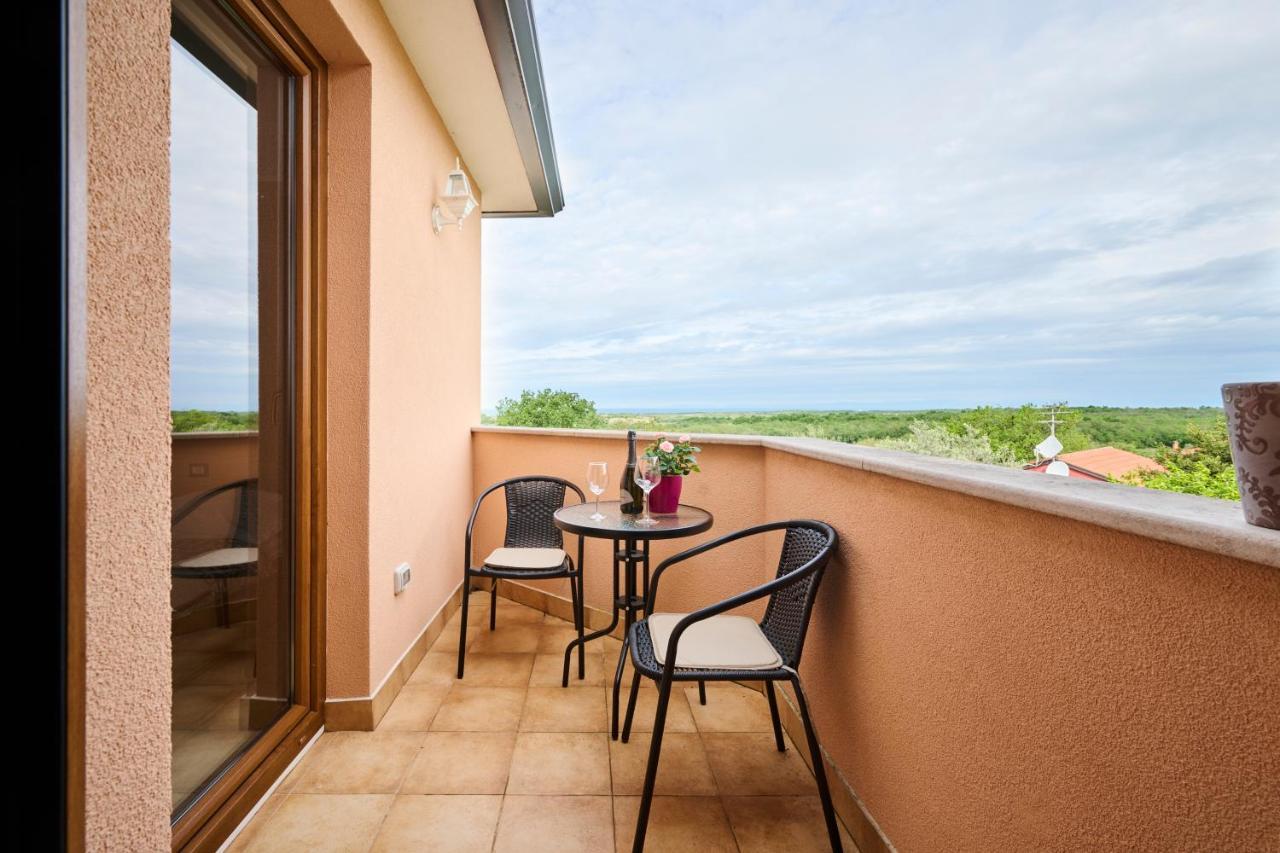 Appartement Aisha à Brtonigla Extérieur photo
