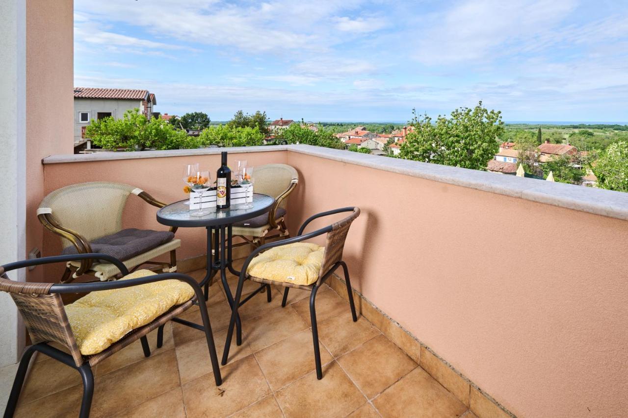 Appartement Aisha à Brtonigla Extérieur photo